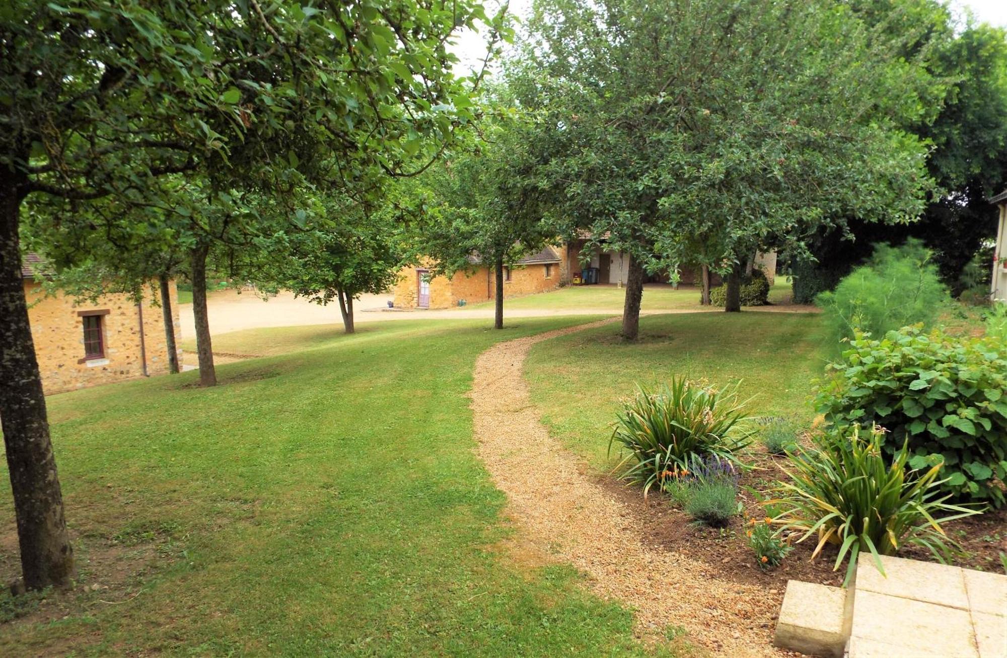 Manoir De La Basse-Cour Bed & Breakfast Asnieres-sur-Vegre Eksteriør bilde
